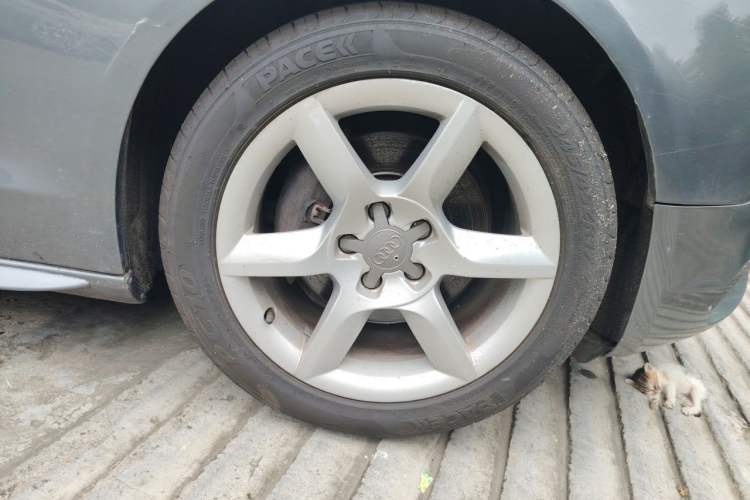 Used Audi A5 2012 2.0TFSI Cabriolet Right Front Wheel Hub