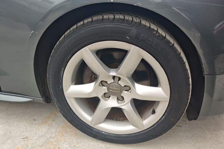 Used Audi A5 2012 2.0TFSI Cabriolet Right Front Wheel Hub