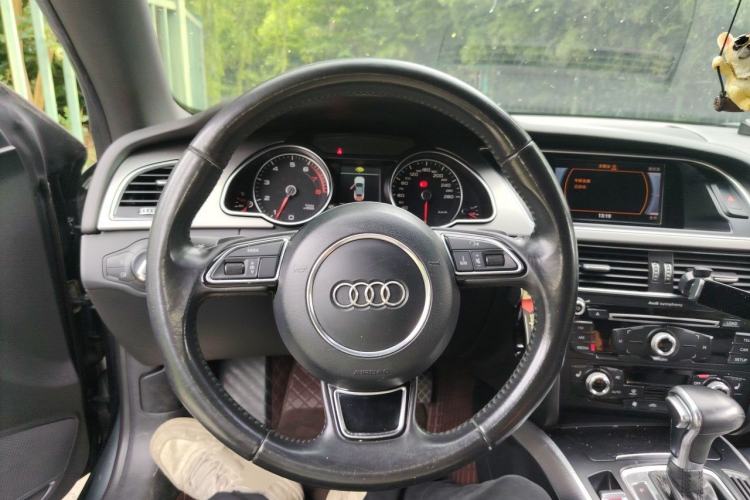 Used Audi A5 2012 2.0TFSI Cabriolet Steering Wheel