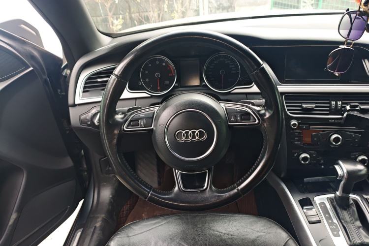 Used Audi A5 2012 2.0TFSI Cabriolet Steering Wheel