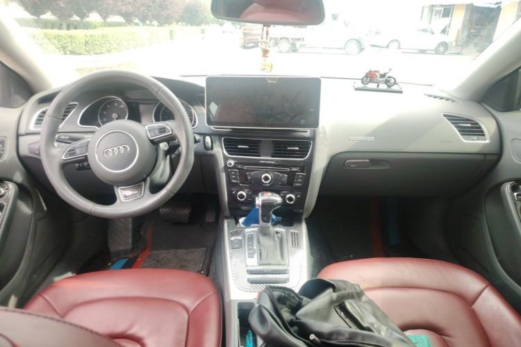 Used Audi A5 2012 2.0TFSI Sportback Center Console