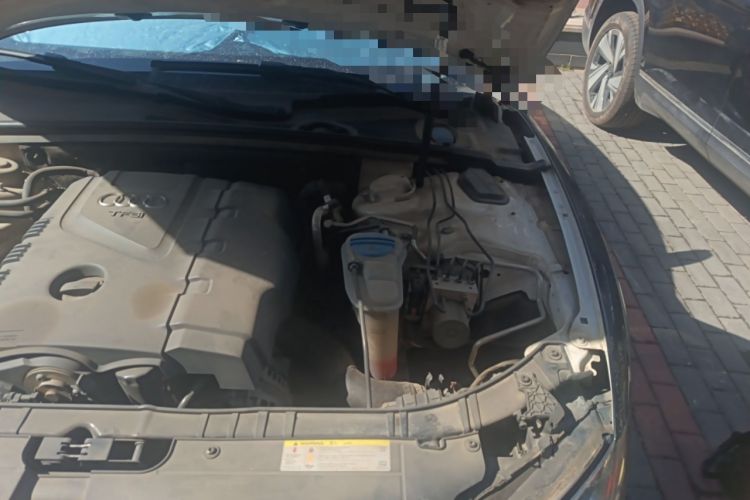 Used Audi A5 2012 2.0TFSI Sportback quattro Engine Bay Left