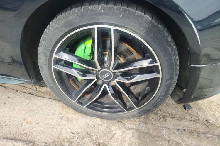 Used Audi A5 2012 2.0TFSI Sportback Right Front Wheel Hub