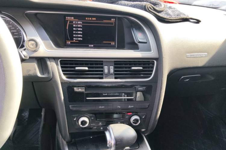 Used Audi A5 2012 3.0TFSI Sportback quattro Audio And AC Panel