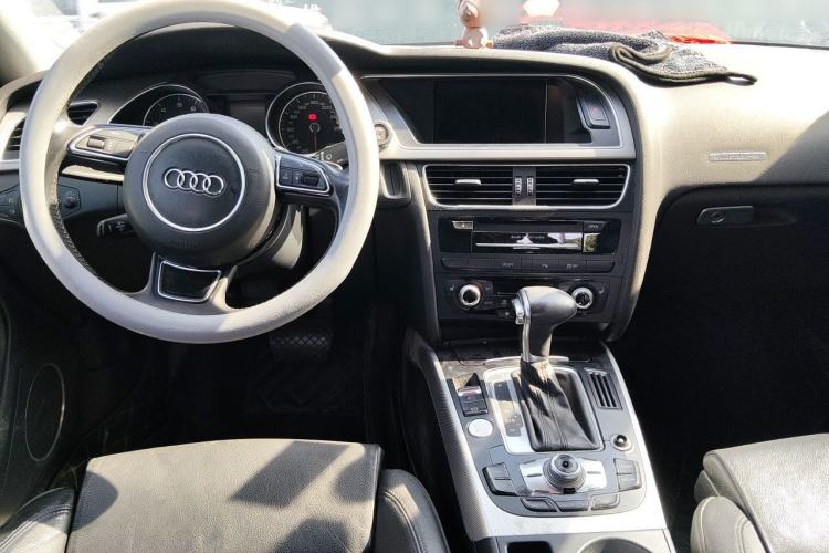 Used Audi A5 2012 3.0TFSI Sportback quattro Center Console