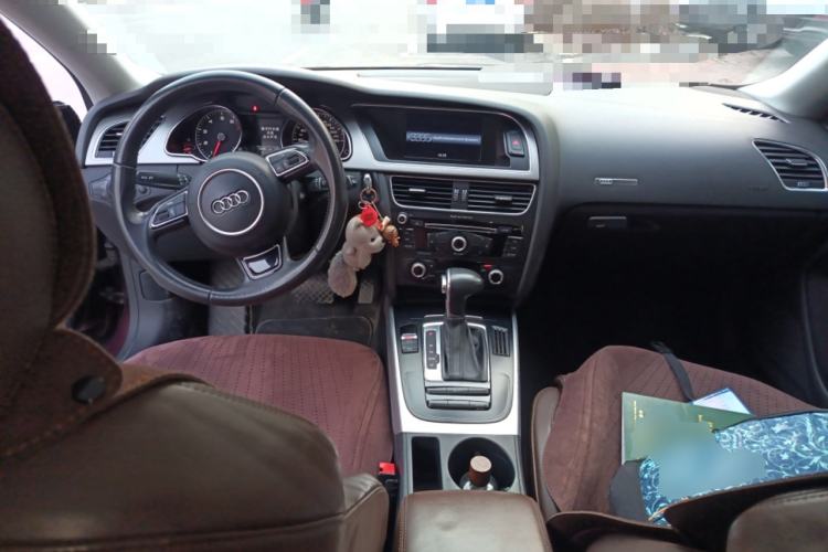 Used Audi A5 2012 2.0TFSI Coupe Center Console