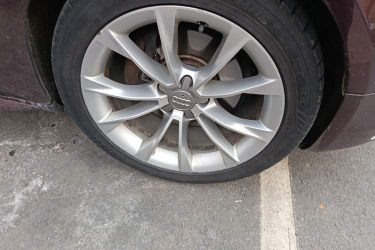 Used Audi A5 2012 2.0TFSI Coupe Right Front Wheel Hub