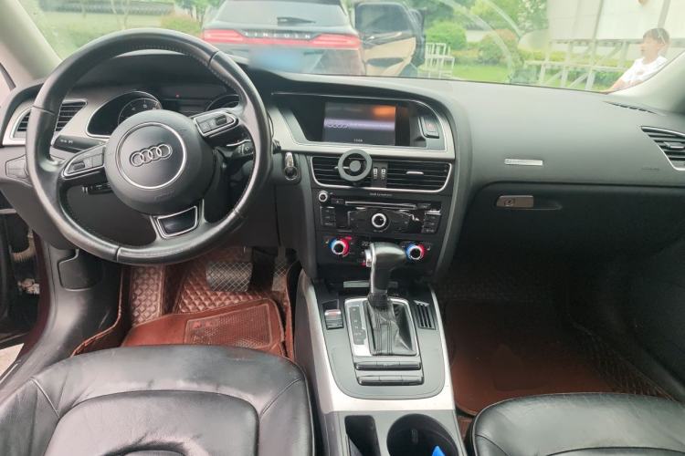 Used Audi A5 2012 2.0TFSI Sportback Center Console