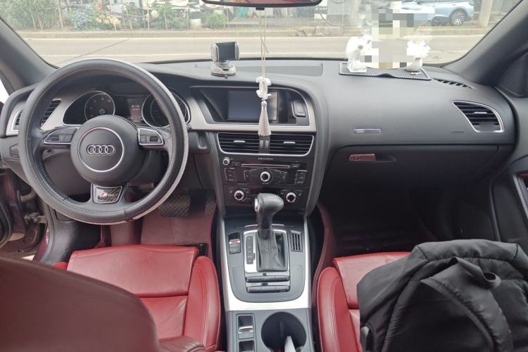 Used Audi A5 2012 2.0TFSI Cabriolet quattro Center Console