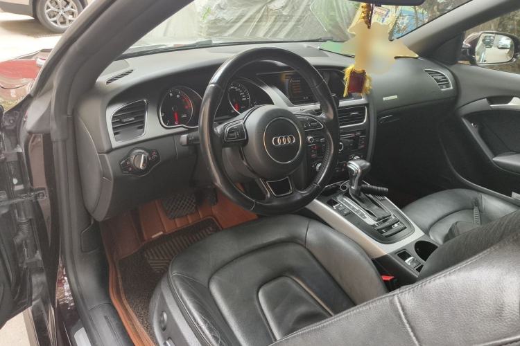 Used Audi A5 2012 2.0TFSI Cabriolet Center Console
