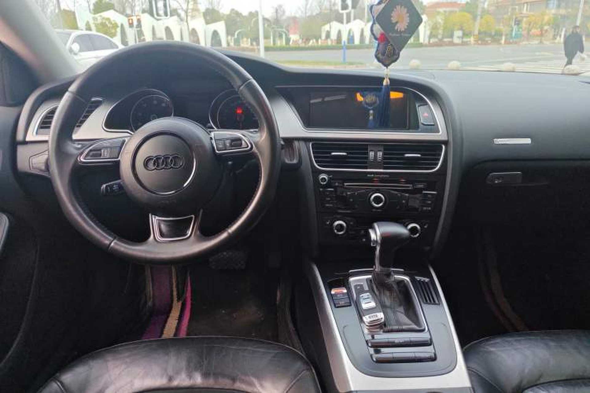 Used Audi A5 2012 2.0TFSI Sportback Center Console