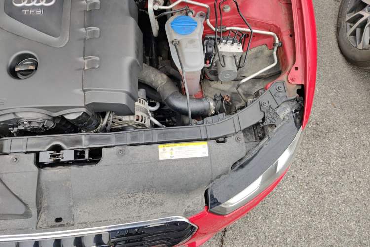 Used Audi A5 2012 2.0TFSI Sportback Engine Bay Left