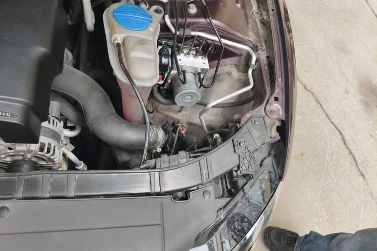 Used Audi A5 2012 2.0TFSI Cabriolet Engine Bay Left