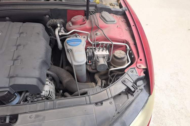 Used Audi A5 2012 2.0TFSI Coupe Engine Bay Left