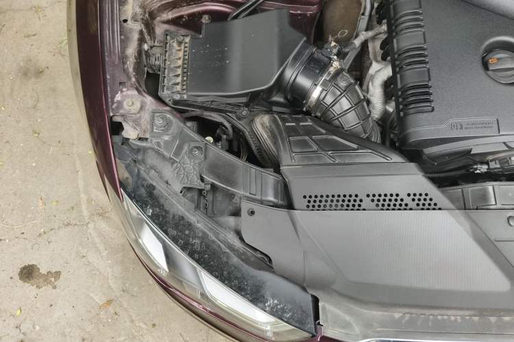 Used Audi A5 2012 2.0TFSI Cabriolet Engine Bay Right