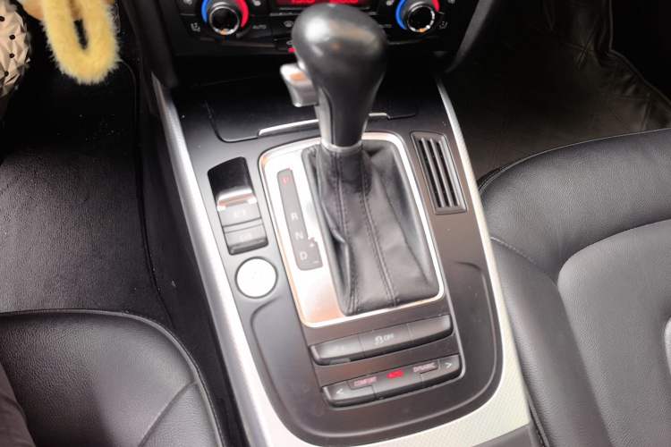 Used Audi A5 2012 2.0TFSI Coupe Gear Lever