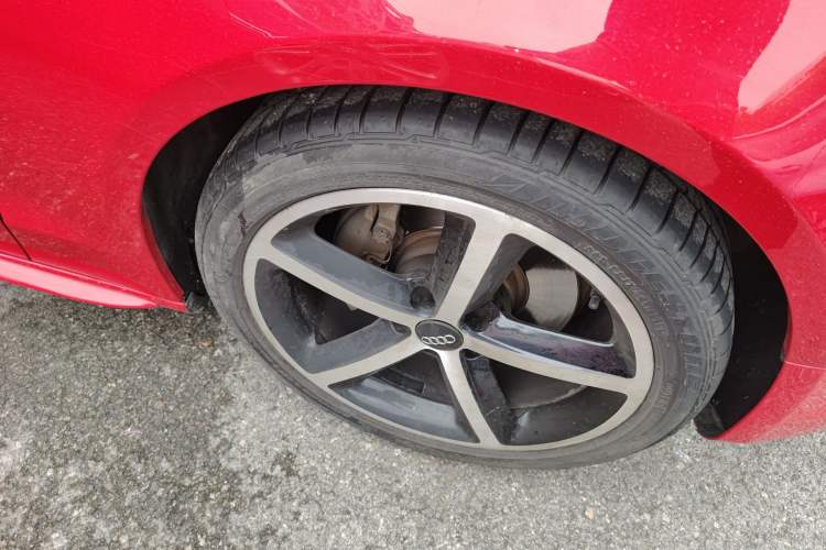 Used Audi A5 2012 2.0TFSI Sportback Right Front Wheel Hub