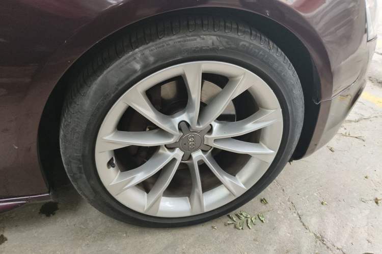 Used Audi A5 2012 2.0TFSI Cabriolet Right Front Wheel Hub