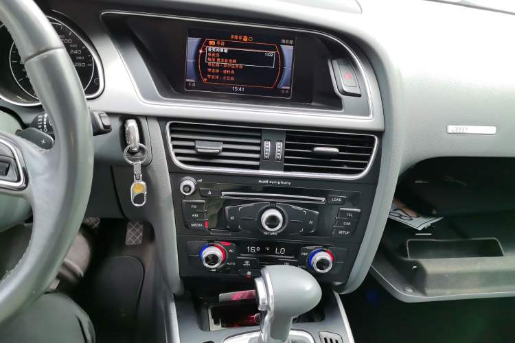 Used Audi A5 2012 2.0TFSI Coupe Audio And AC Panel