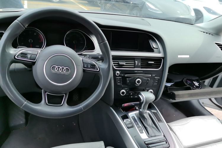 Used Audi A5 2012 2.0TFSI Coupe Center Console