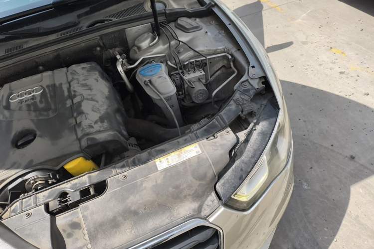 Used Audi A5 2012 2.0TFSI Coupe Engine Bay Left