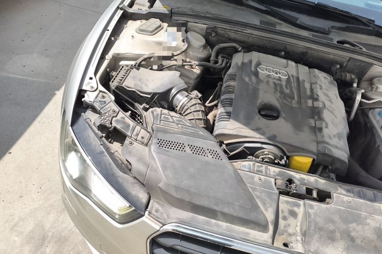 Used Audi A5 2012 2.0TFSI Coupe Engine Bay Right
