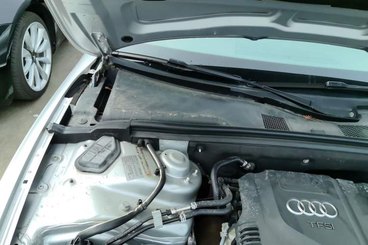 Used Audi A5 2012 2.0TFSI Coupe Engine Bay Right