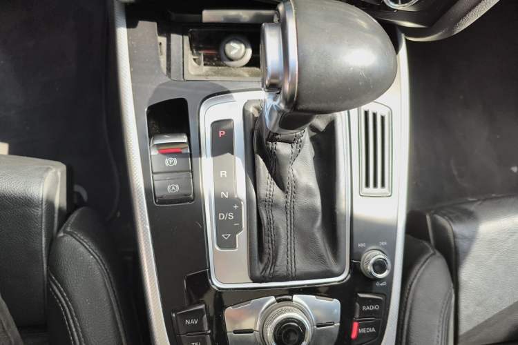 Used Audi A5 2012 2.0TFSI Coupe Gear Lever