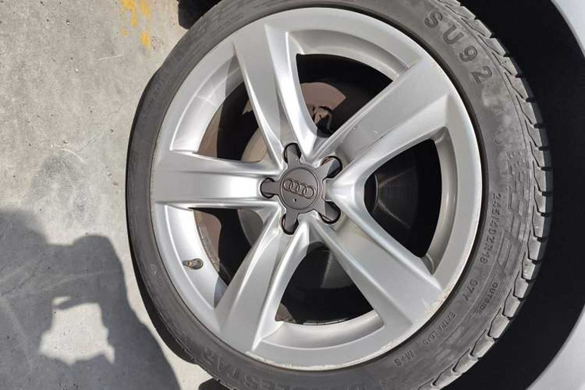 Used Audi A5 2012 2.0TFSI Coupe Right Front Wheel Hub