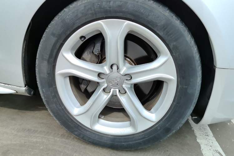 Used Audi A5 2012 2.0TFSI Coupe Right Front Wheel Hub