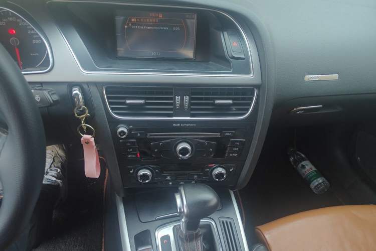 Used Audi A5 2012 2.0TFSI Cabriolet Audio And AC Panel