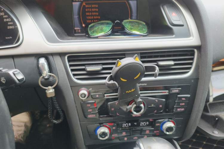 Used Audi A5 2012 2.0TFSI Coupe Audio And AC Panel
