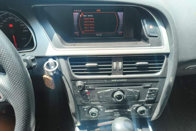 Used Audi A5 2012 2.0TFSI Coupe Audio And AC Panel
