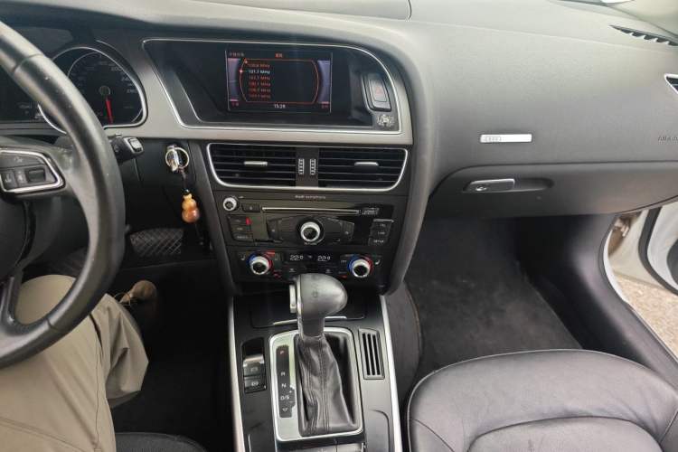 Used Audi A5 2012 2.0TFSI Sportback Audio And AC Panel