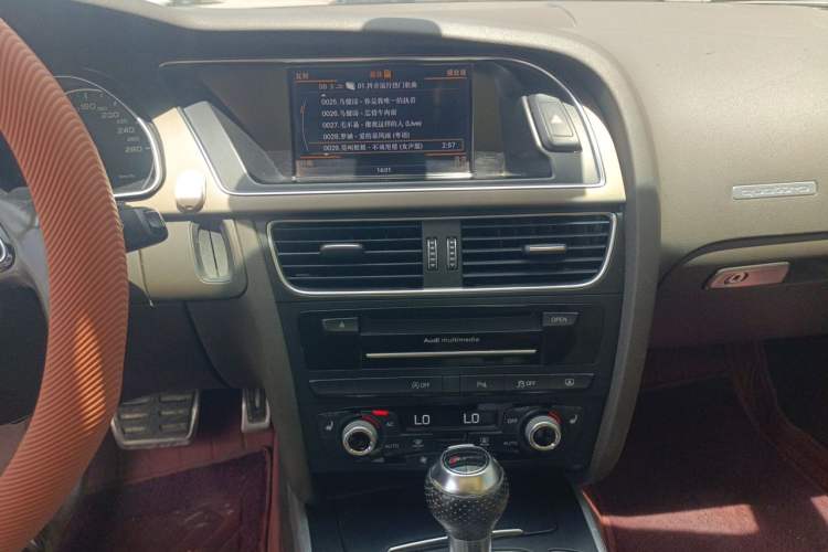 Used Audi A5 2012 3.0TFSI Coupe quattro Audio And AC Panel