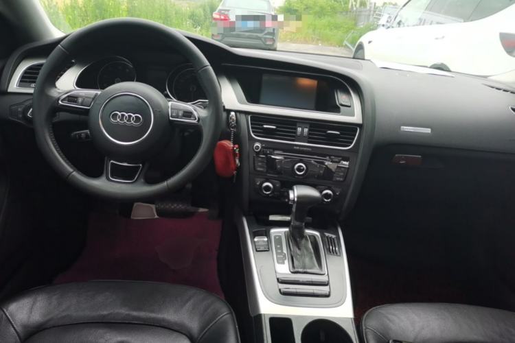 Used Audi A5 2012 2.0TFSI Sportback Center Console