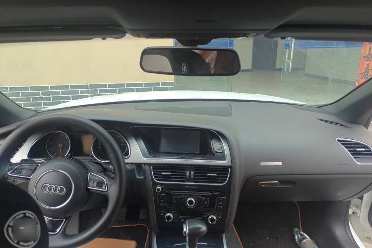 Used Audi A5 2012 2.0TFSI Cabriolet Center Console