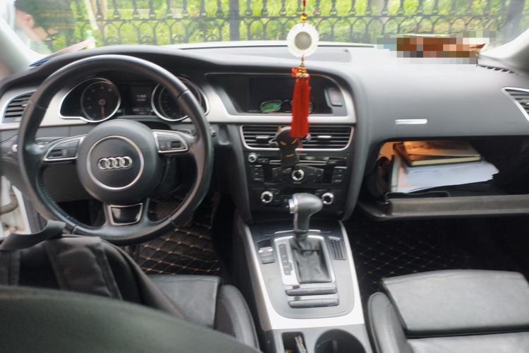 Used Audi A5 2012 2.0TFSI Coupe Center Console