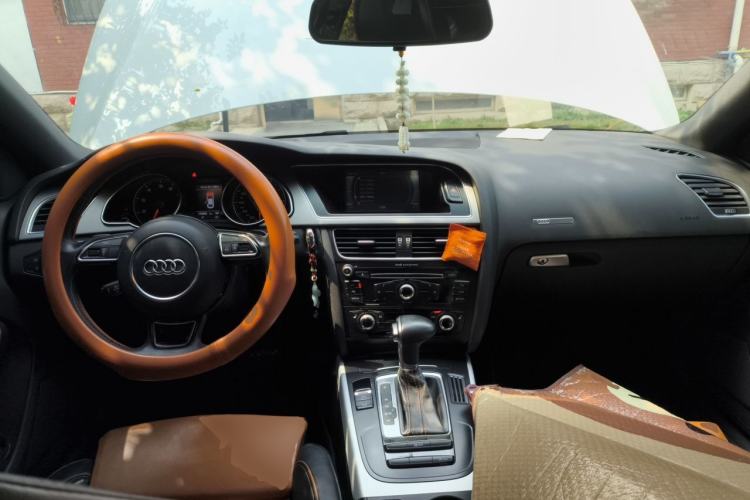 Used Audi A5 2012 2.0TFSI Sportback quattro Center Console