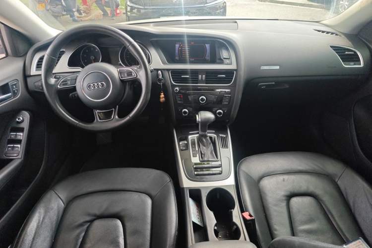 Used Audi A5 2012 2.0TFSI Sportback Center Console