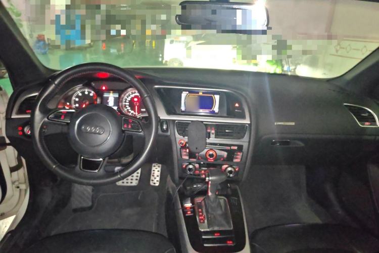 Used Audi A5 2012 2.0TFSI Cabriolet Center Console