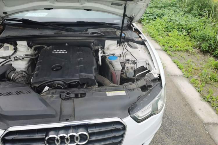 Used Audi A5 2012 2.0TFSI Sportback Engine Bay Left