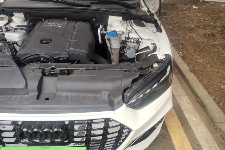 Used Audi A5 2012 2.0TFSI Sportback quattro Engine Bay Left