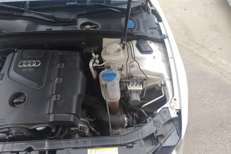 Used Audi A5 2012 2.0TFSI Cabriolet Engine Bay Left