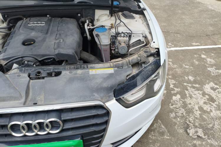 Used Audi A5 2012 2.0TFSI Coupe Engine Bay Left