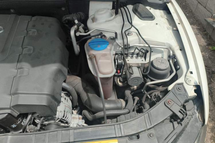 Used Audi A5 2012 2.0TFSI Coupe Engine Bay Left