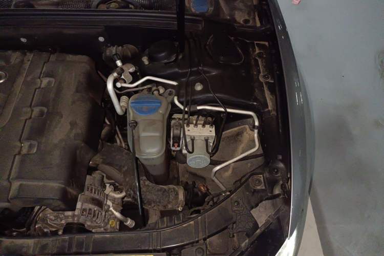 Used Audi A5 2012 2.0TFSI Coupe Engine Bay Left