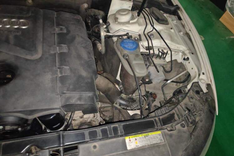 Used Audi A5 2012 2.0TFSI Cabriolet Engine Bay Left