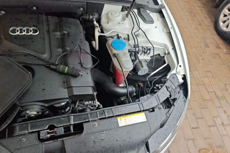 Used Audi A5 2012 2.0TFSI Sportback Engine Bay Left
