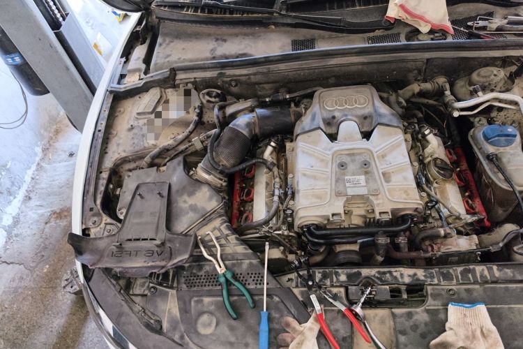 Used Audi A5 2012 3.0TFSI Sportback quattro Engine Bay Right
